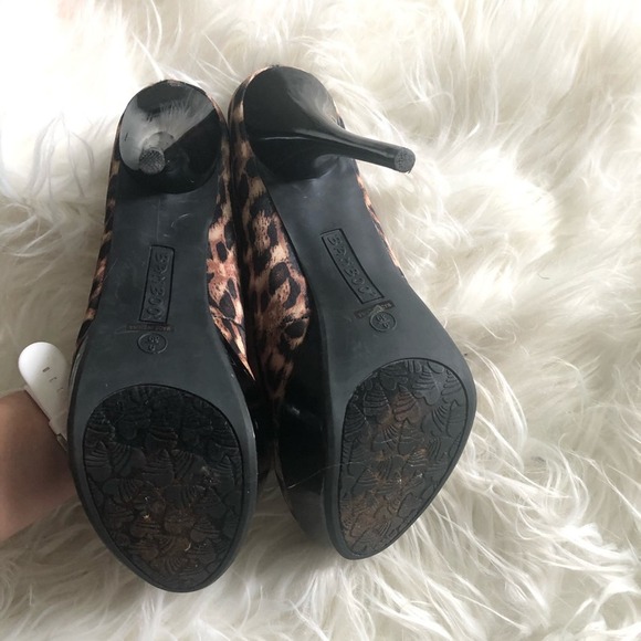 Bamboo Cheetah Print Platform Heels - Picture 5 of 6